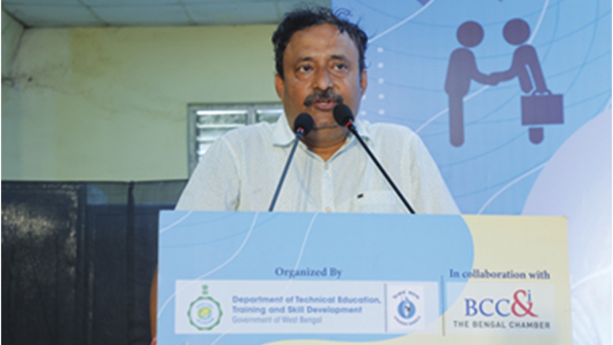 Shri Debabrata Majumder, Local MLA &MMIC, KMC addressing at the Closing Ceremony