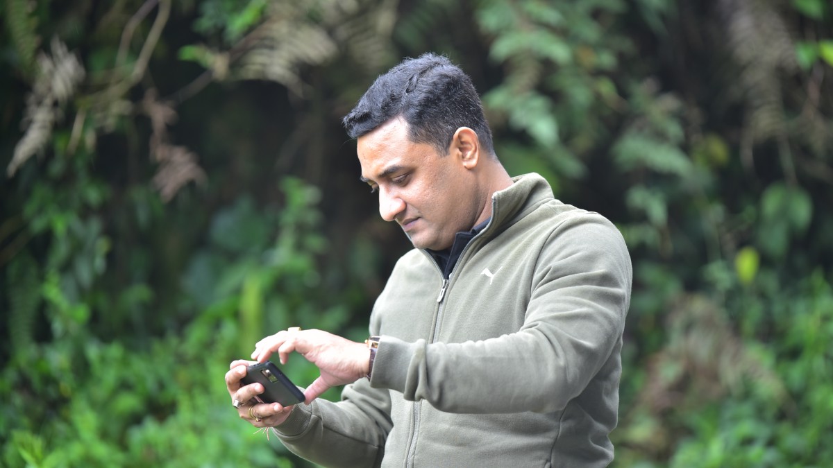 Mr. Sourav Das, Vice President−Business Development, Selvel Advertising Pvt. Ltd. taking photos