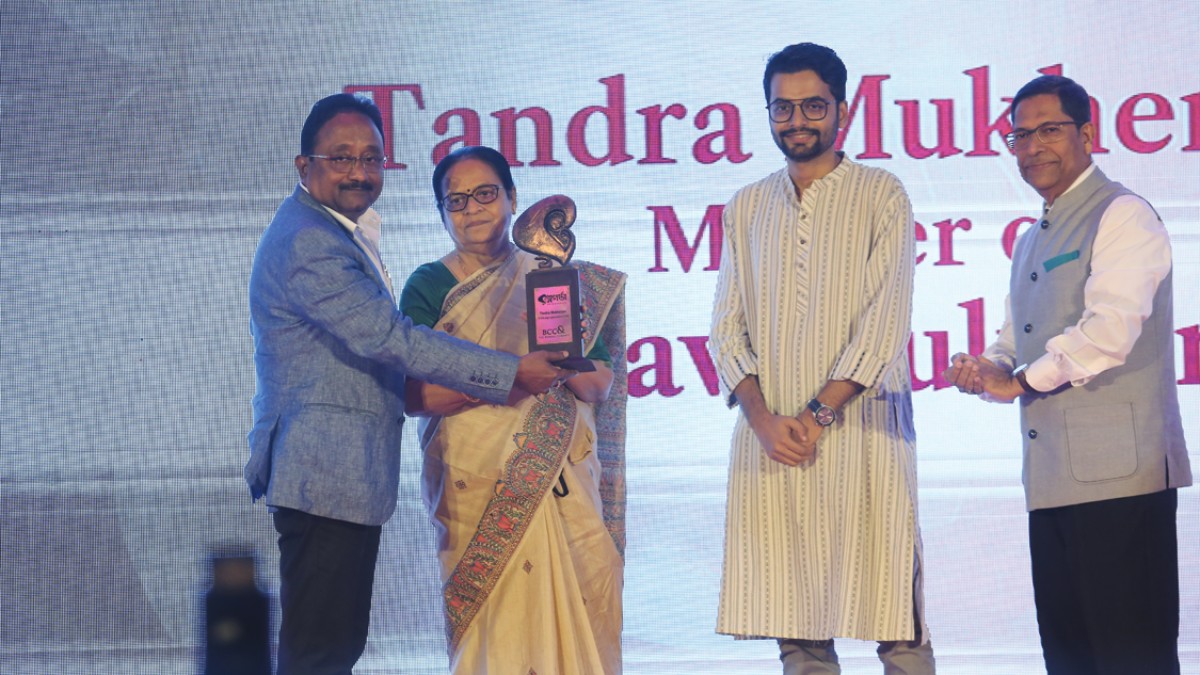 Social Service Category Award − Mrs. Tandra Mukherjee mother of Mr. Sourav Mukherjee, being handed over the award in the presence of Mr. Deb A Mukherjee, Past President, The Bengal Chamber & Managing Director, Cenergist Energy Private Limited & Mr. Pranab Chandra, Director Mukhorochak