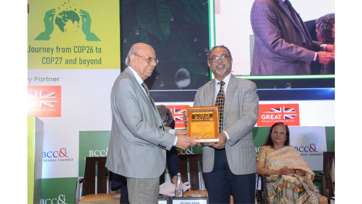 Felicitation to Mr. Aloke Mookherjea, Former President, The Bengal Chamber by Mr. Abraham George Stephanos, President, The Bengal Chamber of Commerce and Industry and Managing Director, Tata Steel Downstream Products Limited
