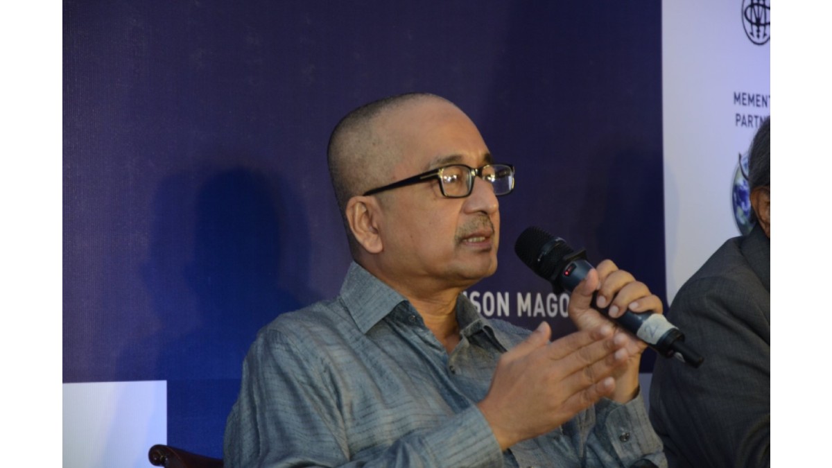 Shri Ambarish Dasgupta, Former President, The Bengal Chamber of Commerce and Industry & Senior Partner, Intueri Consulting LLP, moderating the session