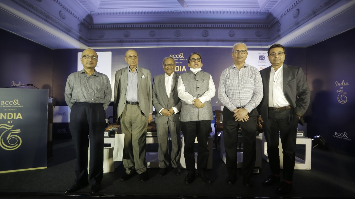 (From L−R) Mr. Ambarish Dasgupta, Former President of The Bengal Chamber and Senior Partner, Intueri Consulting LLP.; Shri Aloke Mookherjea, Former President, BCC&I; Shri Indrajit Sen, Former President, BCC&I and Managing Director, International Combustion (India) Limited; Shri Alapan Bandyopadhyay, Chief Advisor to Hon’ble Chief Minister, Government of West Bengal and Former Chief Secretary, Government of West Bengal; Shri P S Bhattacharyya, Former Chairman, Coal India Limited and Vice Chairman, Peerless Group; and Shri Avijit Das, Managing Director, Hermes Voyages Pvt. Ltd.