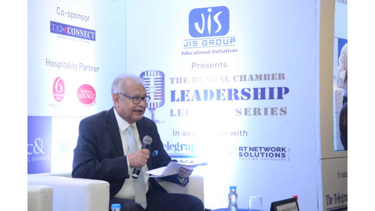 Mr. Aniruddha Lahiri, Former President, The Bengal Chamber, moderating the session