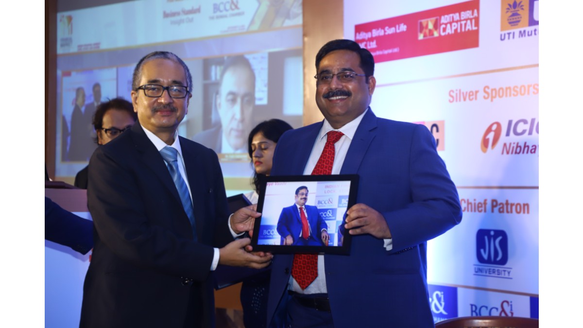 Presentation of Mementos to speakers at the session on “New Landscape in Banking and Finance: Post Covid”