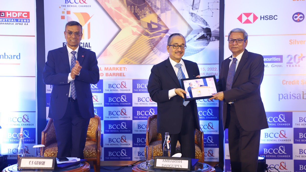 Presentation of Mementos to speakers at the session on “New Landscape in Banking and Finance: Post Covid”