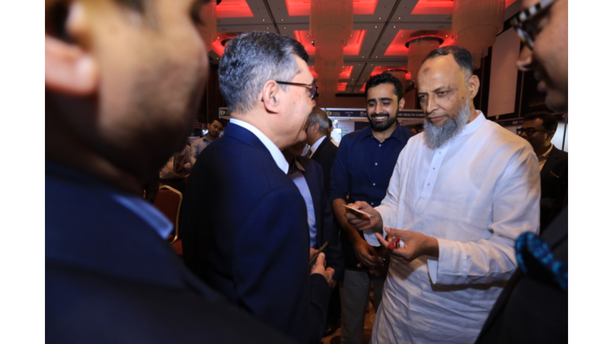 On the side lines of the Expo : Mr. Rupak Barua, Group CEO, AMRI Hospitals in conversation with M A Latif, Hon’ble Member of Parliament