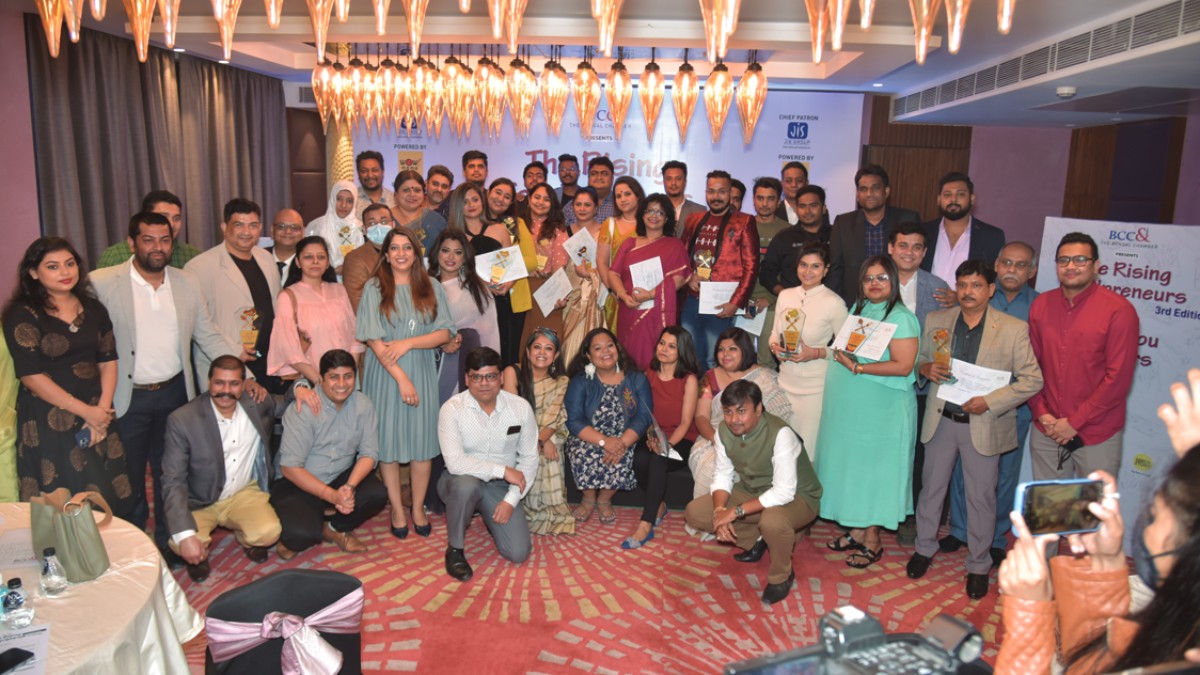 Photo Session of the committee members with the participating Foodpreneurs
