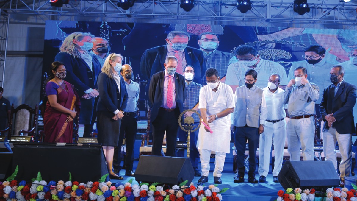 Lamp lighting at the EV Carnival by the dignitaries