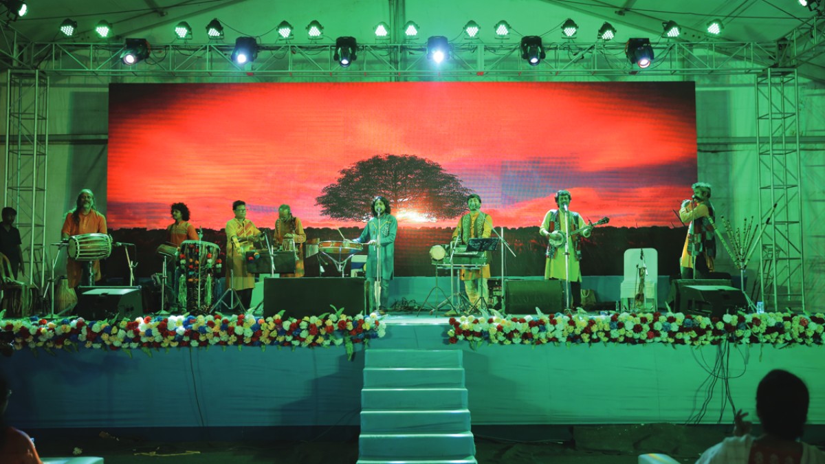 Dohar band performing at the EV Carnival