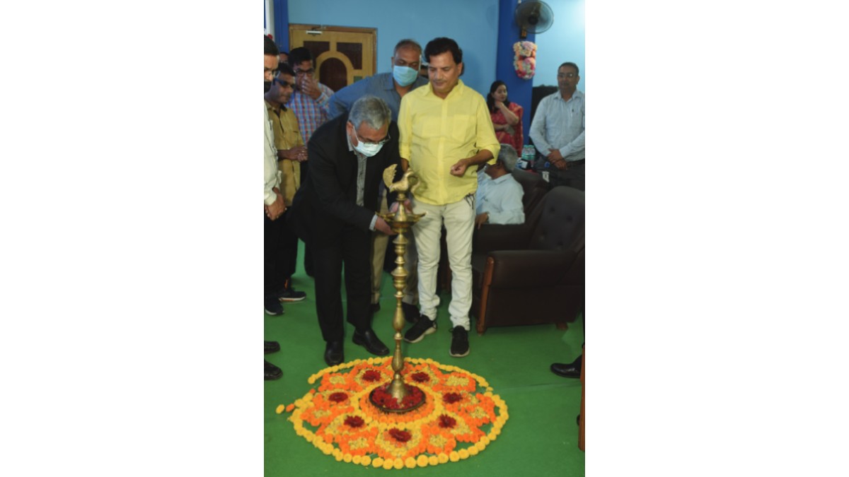 Lamp lighting ceremony in presence of the dignitaries