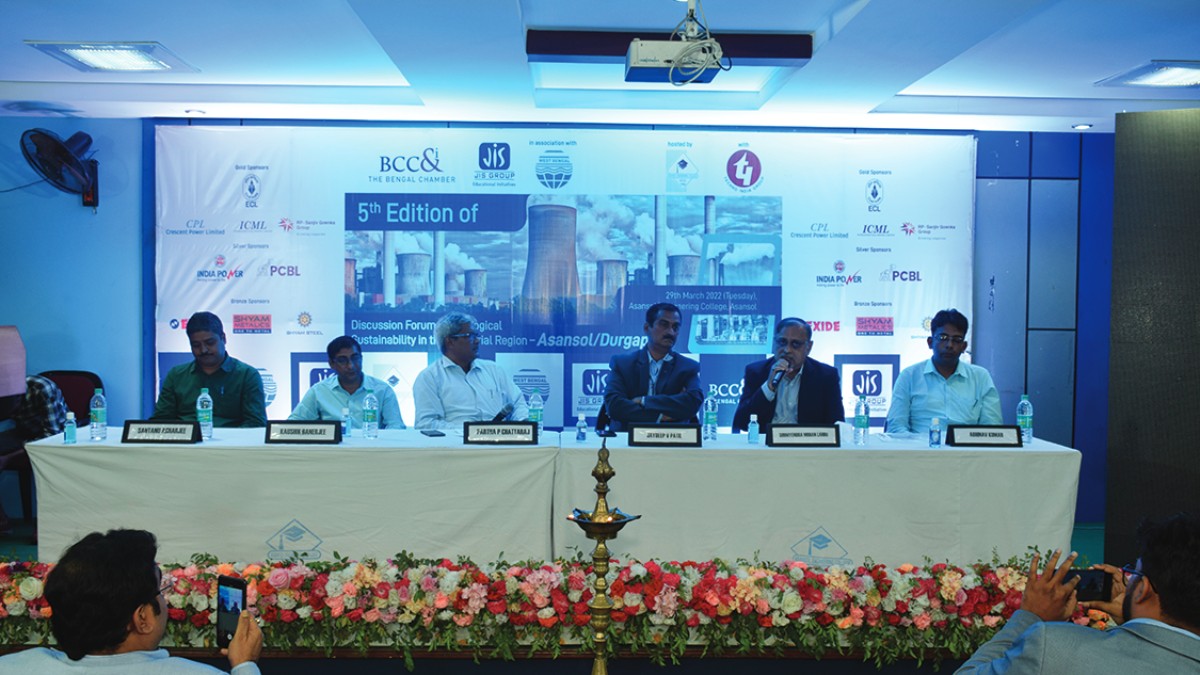 (L−R) Mr. Santanu Acharjee, Dy Manager−II , Integrated Coal Mining Ltd; Mr. Kaushik Banerjee, Jr. Officer Gr−V, Crescent Power Limited; Mr. Partha P Chattaraj, GM− HR, India Power Corporation Limited; Mr. Jaydeep V Patil, Unit Head, Durgapur Plant, Phillips Carbon Black Limited; Mr. Soumyendra Mohan Lahiri, Head − Manufacturing Excellence and EHS, PCBL Limited and Mr. Abhinav Kumar, Senior Manager− Environment, Shyam Steel Industries Ltd