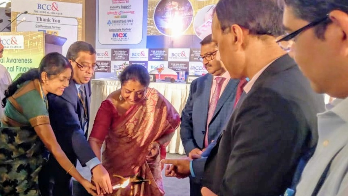 Smt. Anindita Mukherjee, Hon'ble Mayor, Durgapur Municipal Corporation & Smt. Anuradha Manna, Secretary (Pension & Group Schemes Mktg.), Eastern Zone, LIC of India, Kolkata lighting the lamp along with the other speakers at the Financial Awareness & Personal Finance Conclave