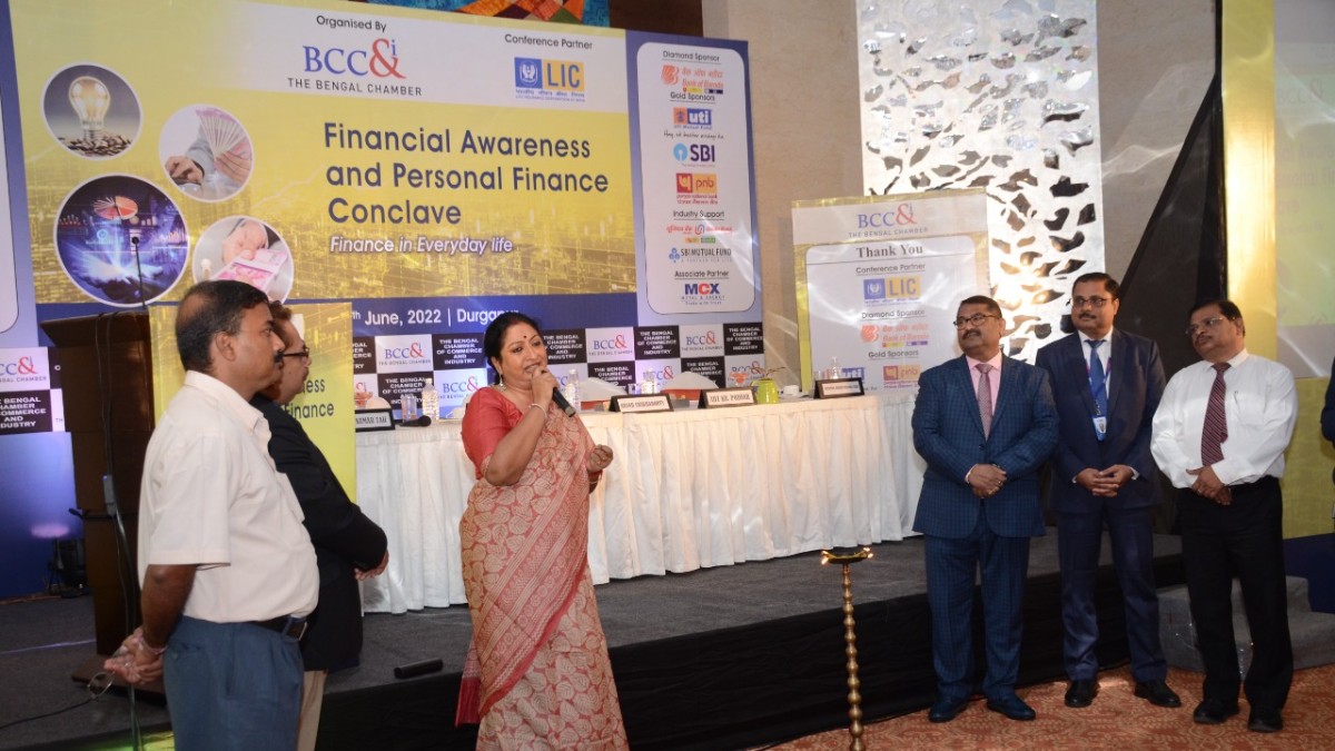 Smt. Anindita Mukherjee, Hon'ble Mayor, Durgapur Municipal Corporation addressing the Conclave