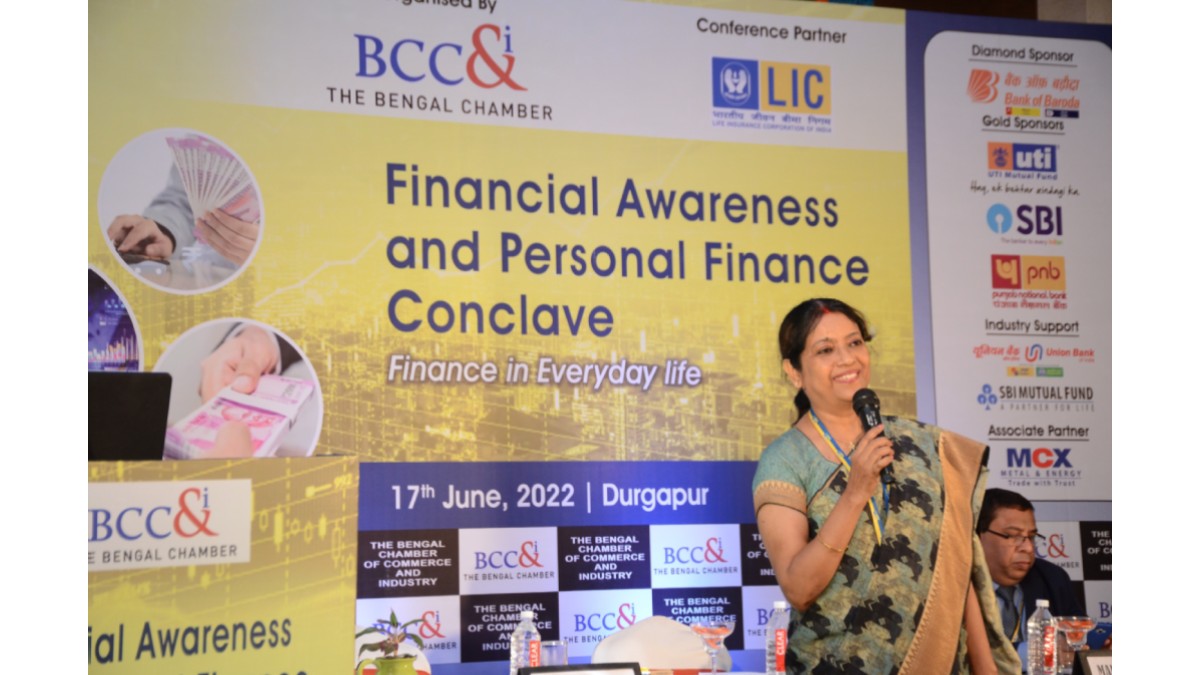 Smt. Anuradha Manna, Secretary (Pension & Group Schemes Mktg.), Eastern Zone, LIC of India addressing the Experts’ Roundtable on “Insurance: Means of Securing your Dreams