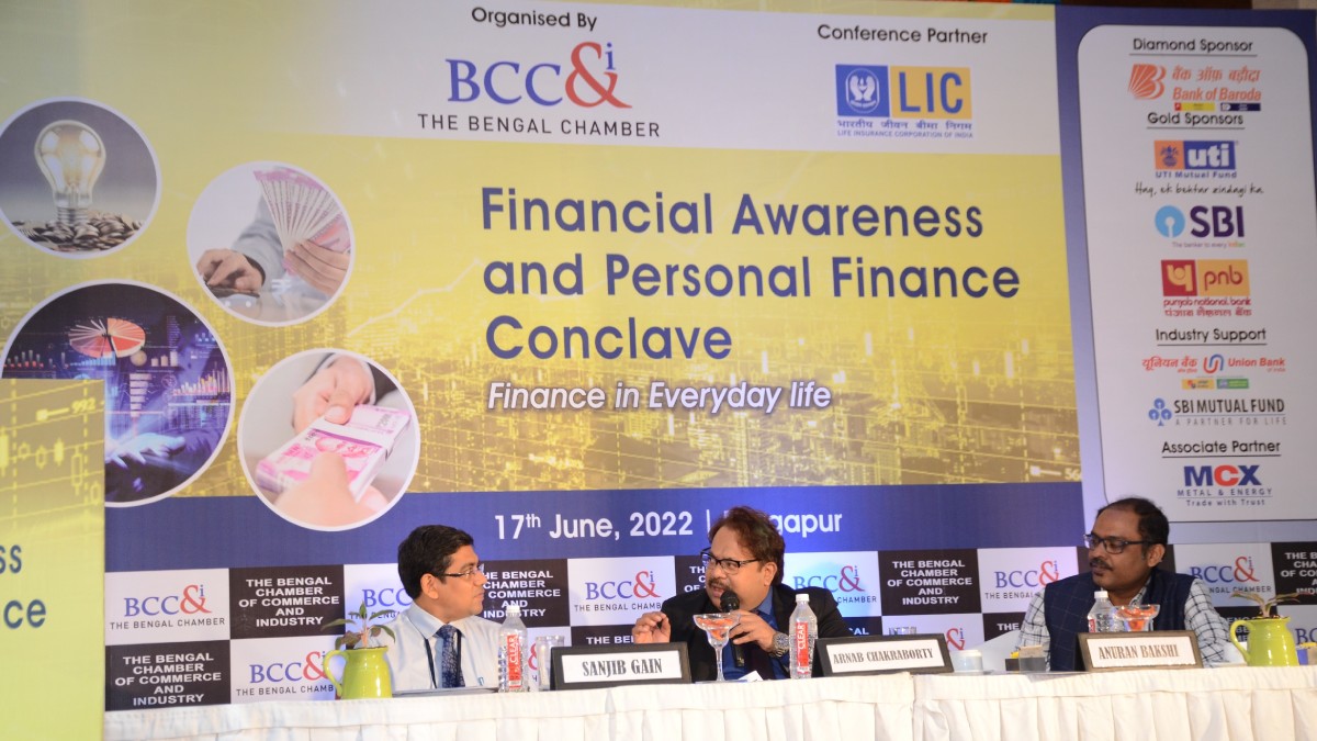 Experts’ Roundtable on “Capital Market: From the Perspective of an Outsider” (L−R) Mr. Sanjib Gain, Manager, Business Development, Multi Commodity Exchange of India Ltd., Mr. Arnab Chakraborty, Director, Bengal Chamber of Commerce, Mr. Anuran Bakshi, Chief Manager, SBI Mutual Fund