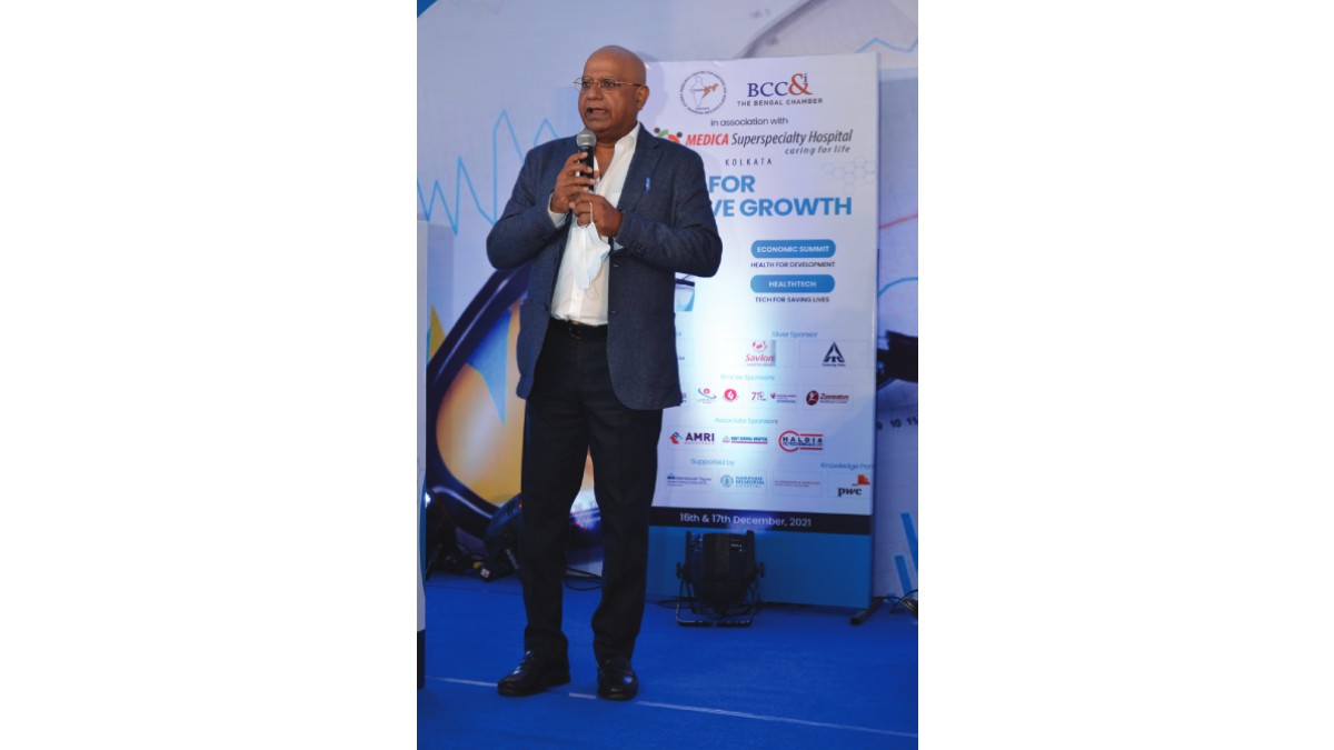Dr. Alok Roy, Former President, The Bengal Chamber and Chairman, Medica Group of Hospitals also setting the context of the programme
