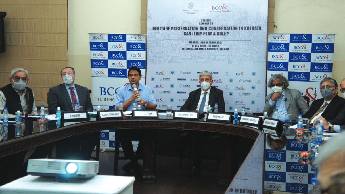 (From L−R): Mr. G.M. Kapur, Chairperson, Heritage Committee, BCC&I, Mr. Gianluca Rubagotti, Consul General of Italy in Kolkata, Shri Soumen Mitra, IPS, Commissioner of Police, Kolkata Police, His Excellency Vincenzo De Luca, Ambassador of Italy to India, Mr. Gautam Ray, Senior Vice President, BCC&I and Professor Tathagata Chatterjee, Urban Management & Governance, Xavier University Bhubaneswar