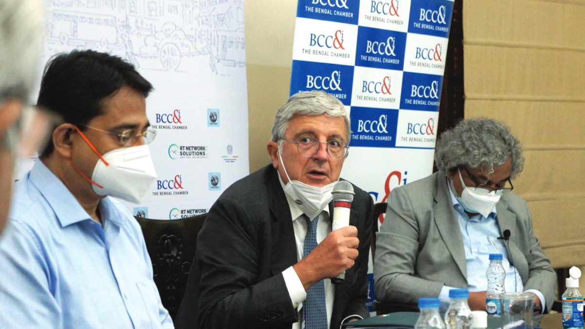 His Excellency Vincenzo De Luca, Ambassador of Italy to India addressing the gathering