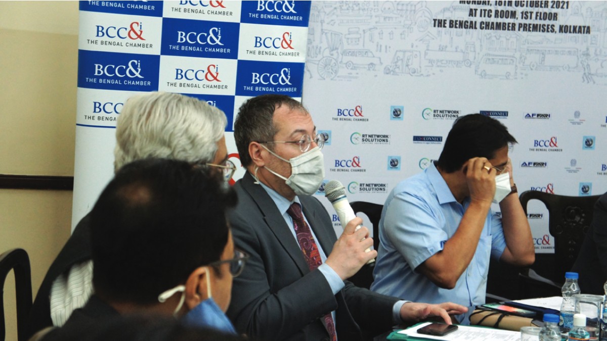 Mr. Gianluca Rubagotti, Consul General of Italy in Kolkata presenting the closing remarks