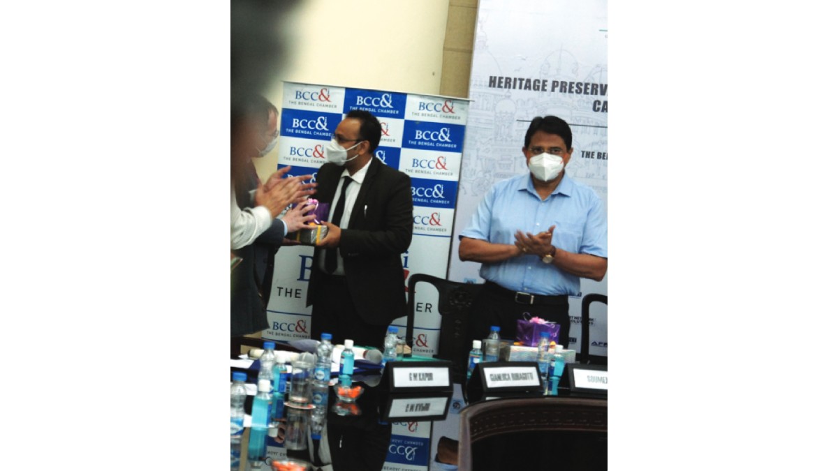 Mr. Vivek Jalan, Chairperson, Fiscal Affairs, BCC&I and Partner, Tax Connect Advisory Services LLP handing over the memento to Mr. Gianluca Rubagotti, Consul General of Italy in Kolkata