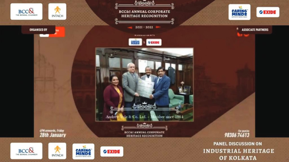 Mr. G M Kapur, Chairperson, Heritage Committee, BCC&I handing over the plaque to Shri K. Mohan, Director (Personnel), Andrew Yule & Co. Ltd