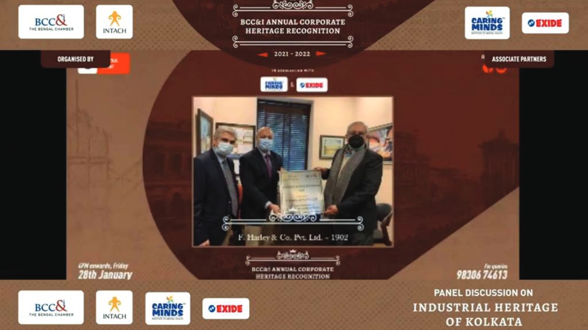 Mr. G M Kapur, Chairperson, Heritage Committee, BCC&I handing over the plaque to Mr. Namit Shah, Managing Director, F Harley & Company Limited