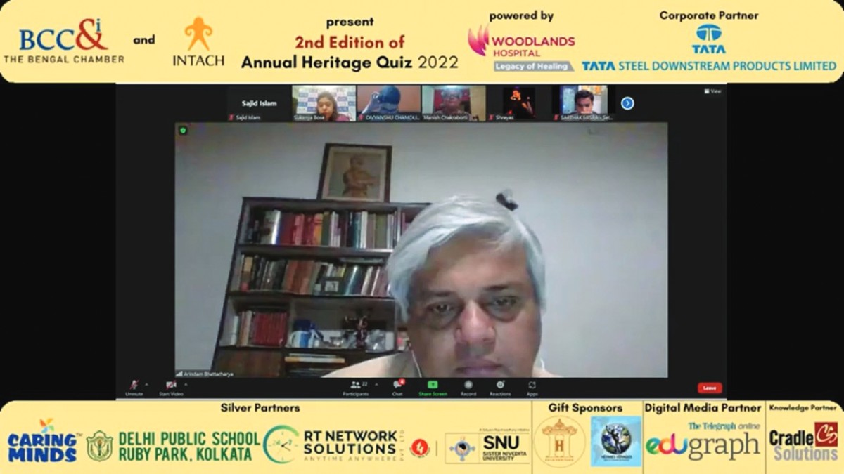 Mr. Arindam Bhattacharya, Quiz Master conducting the Quiz