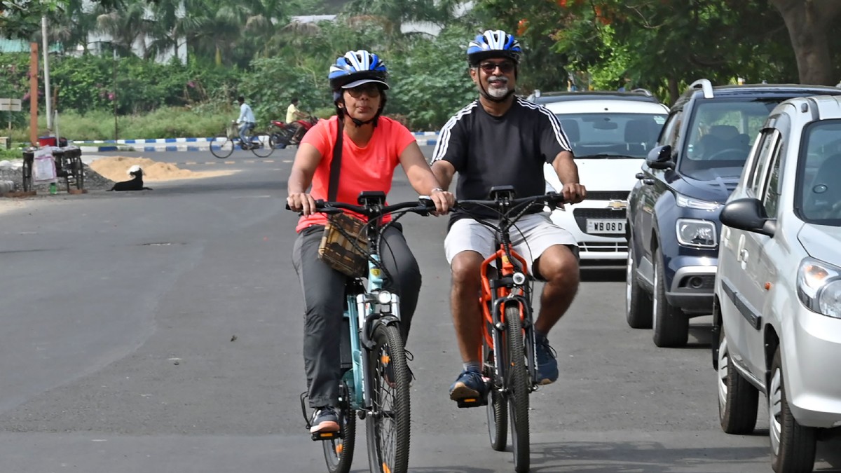 Mr. Abraham George Stephanos, President, The Bengal Chamber and Managing Director, Tata Steel Downstream Products Limited and First Lady of The Bengal Chamber riding the Cycles