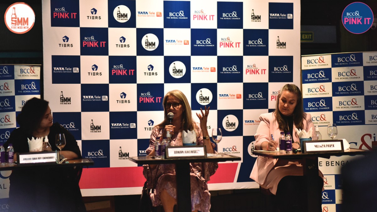 Ms. Rowan Ainsworth, Australian Consul General in Kolkata (M) gracing the session as Guest of Honour with Ms. Melinda Pavek, US Consul General in Kolkata ( R ) and Ms. Angana Guha Roy Chowdhury, Director and Head − Operations, The Bengal Chamber of Commerce and Industry (L)