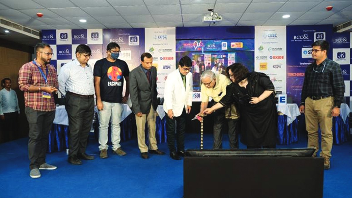 Lamp Lighting Ceremony: L−R : Mr. Sambit Dasgupta, Assistant Director, The Bengal Chamber of Commerce and Industry ; Mr. Kingshuk Biswas, Quiz Master; Mr. Auritro Chowdhury, Quiz Master; Mr. Jayanta Ghosh, Director, Hospitality and Hotel Administration, JIS University; Prof. (Dr.) Santanu Kumar Sen, Principal, Guru Nanak Institute of Technology; Mr. R N Lahiri, Former Chairperson, IT Committee, The Bengal Chamber of Commerce and Industry and Director, Techno International Batanagar; Ms Angana Guha Roy Chowdhury, Director and Head−Operations, The Bengal Chamber of Commerce and Industry; Dr. Ram Murat Singh, Deputy Register, JIS University