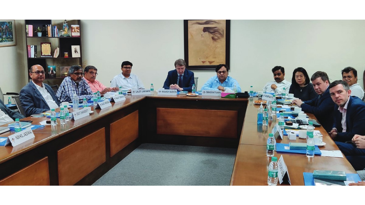 Head Table : Mr. Valentin Makarov, President of St. Petersburg− based Russoft with Mr. Chiranjib Bhattacharya, Co−Chairperson, IT Committee, The Bengal Chamber of Commerce and Industry and CEO, Wizertech Informatics Pvt. Ltd