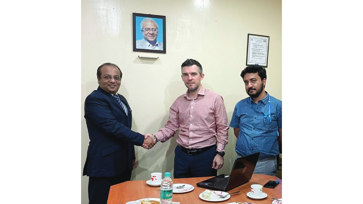 One of the Delegation member company ScPA StarLine Ltd has carried on their initial meeting synergy and met VTL electronics (one of the representative company from Indian side) for a possible tie up on their car tracker component. They have discussed future Technology Transfer and bulk production by VTL in India once international ISO is achieved by VTL. For the time being, they have proposed a trading tie up for marketing by VTL in Indian Markets
