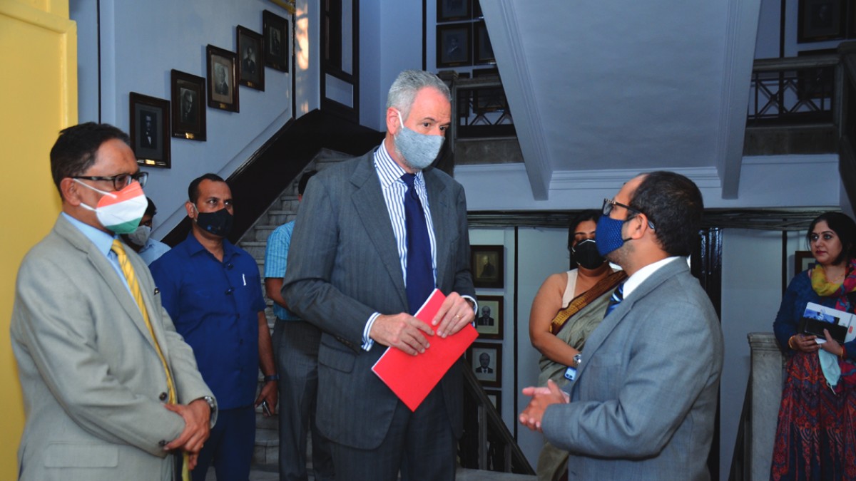 Mr. Subhodip Ghosh, Director General, BCC&I welcoming His Excellency Andre Aranha Correa do Lago, Ambassador of Brazil to India along with Mr. Pradeep Khemka, Honorary Consul, Consulate of Brazil, Honorary Director and Treasurer of Consular Corps of Kolkata and Director, Khemka Group of Cos