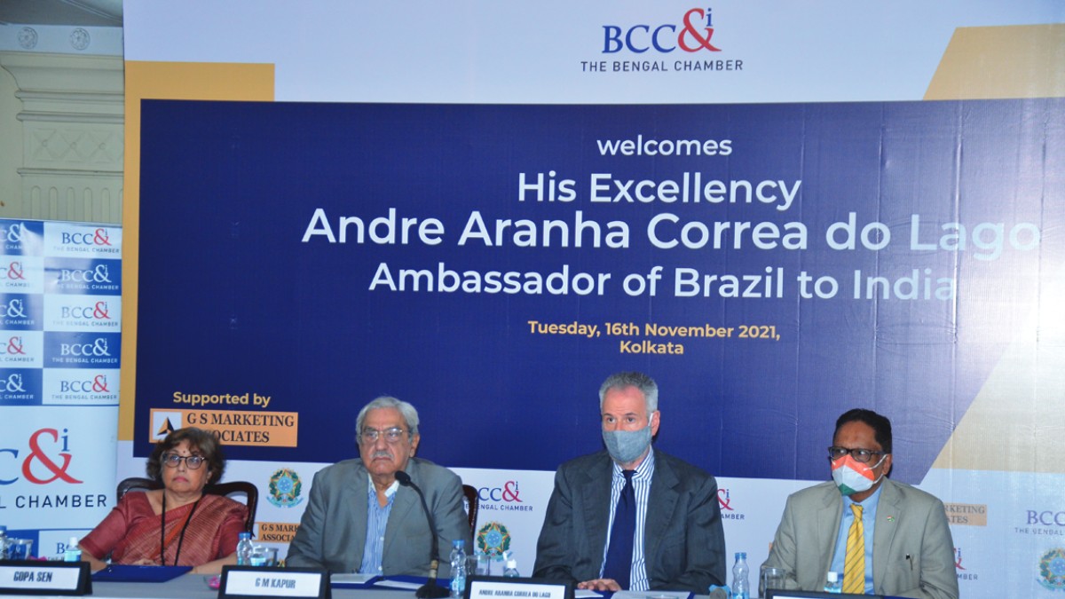 (From L−R) Ms. Gopa Sen, Proprietor, The Designers, Mr. G M Kapur, Chairperson, Heritage Committee, BCC&I and State Convenor, INTACH, His Excellency Andre Aranha Correa do Lago, Ambassador of Brazil to India, and Mr. Pradeep Khemka, Honorary Director and Treasurer of Consular Corps of Kolkata and Director, Khemka Group of Cos