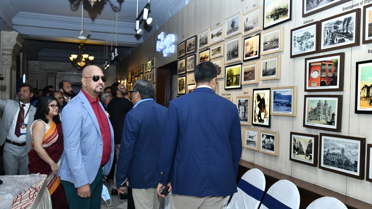 The Business Delegation from Dhaka Chamber of Commerce and Industry visiting The Calcutta Gallery