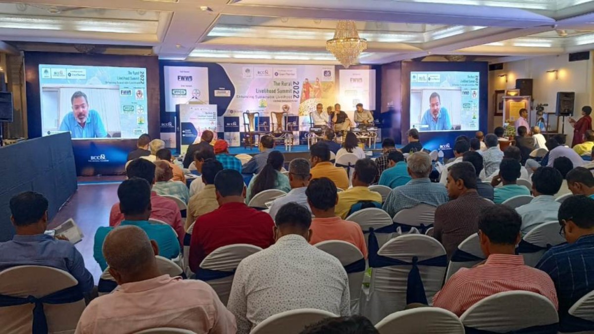 Panel Discussion in Progress, Mr. Sunil Tadepalli of Avanti Finance sharing information