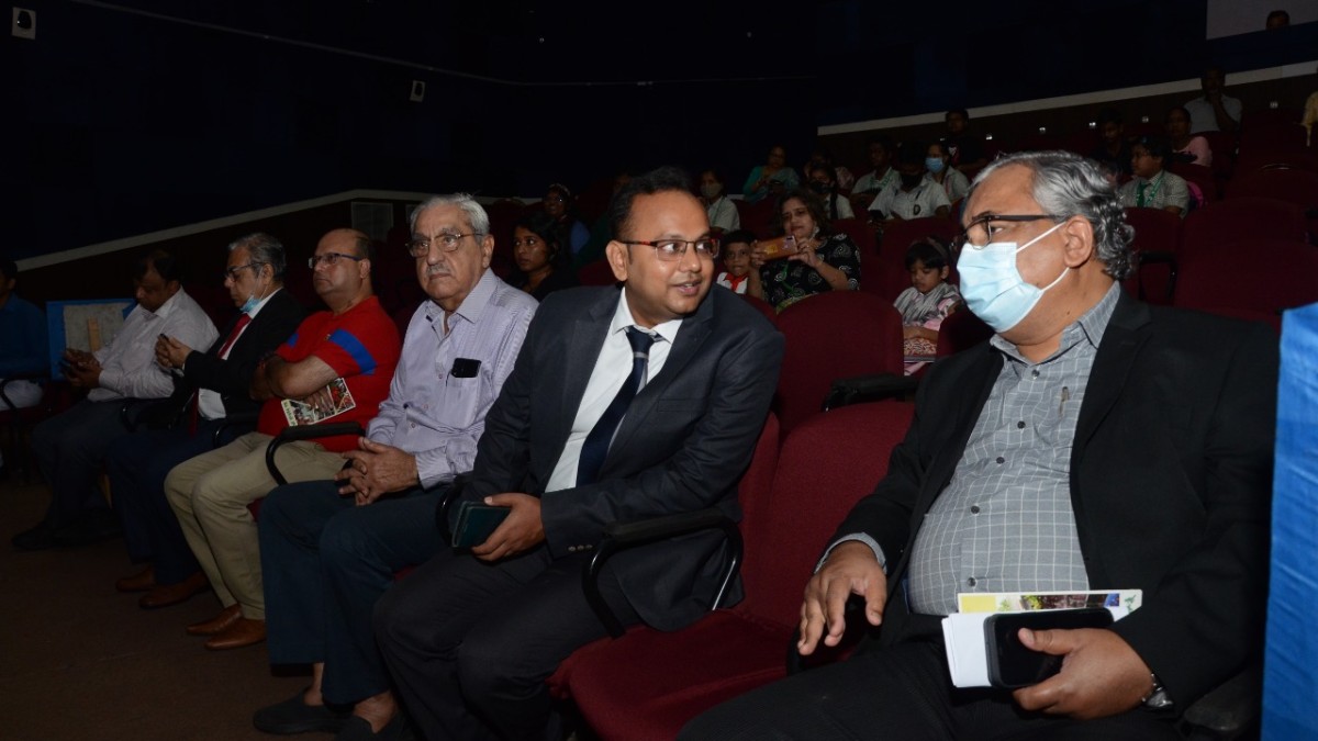 (From L−R) Mr. G M Kapur, Chairperson, Heritage Committee and State Convenor, INTACH , Mr. Vivek Jalan, Partner, Tax Connect Advisory Services LLP and Mr. Gautam Ray, Senior Vice President, The Bengal Chamber and Executive Director (HR & Admin.) − CESC Limited & President (HR) − Power Group, RPSG