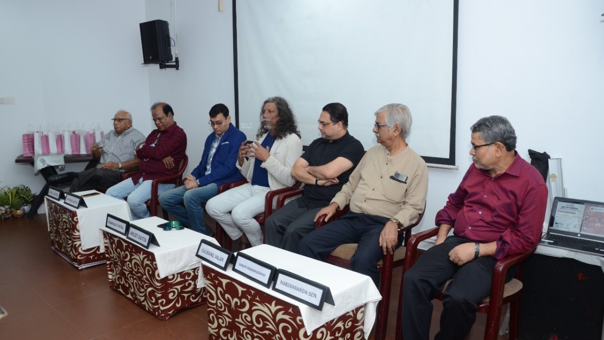 (From L−R) Mr. Amol GHOSH, Renowned Filmmaker and Social Activist, Mr. Shyamal Dutta, Eminent Actor, Mr. Subhrajit Mitra, Director − “Avijatrik”, Mr. Arijit Dutta, MD, Priya Entertainments Pvt. Ltd., Mr. Gaurang Jalan, Producer − “Avijatrik”, Prof. Sanjoy Mukhopadhyay, Professor, Department of Film Studies, Jadavpur University and Prof. Nabinananda Sen, Associate Professor, Department of Business Management, University of Calcutta