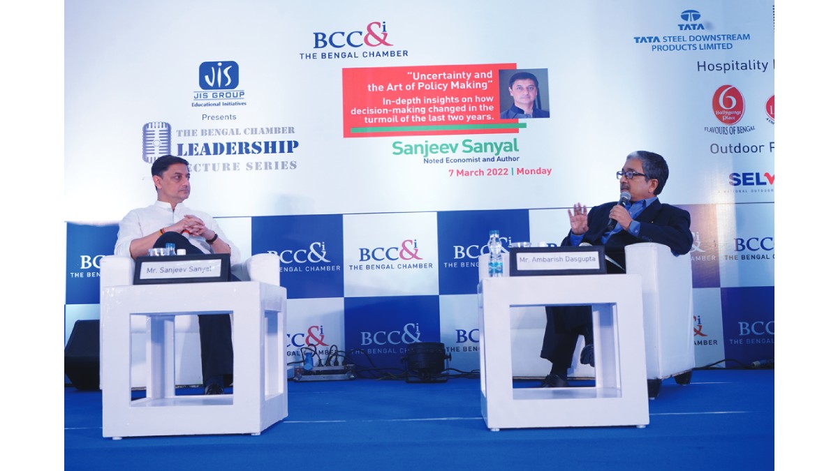 Mr. Amrabrish Dasgupta, Past President, The Bengal Chamber moderaring the Question & Answer session with Shri Sanjeev Sanyal