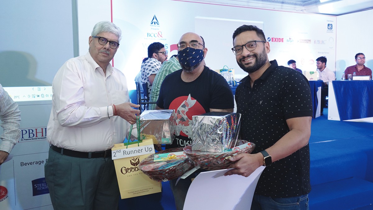 Prize and Gift Hampers being given to Mr. Arijit Sen and Mr. Rajeev Bhattacharjee − the 2nd Runner up Team (Capgemini) by Mr. Anoop Hoon Chairperson, Marketing & Brand Committee of The Bengal Chamber