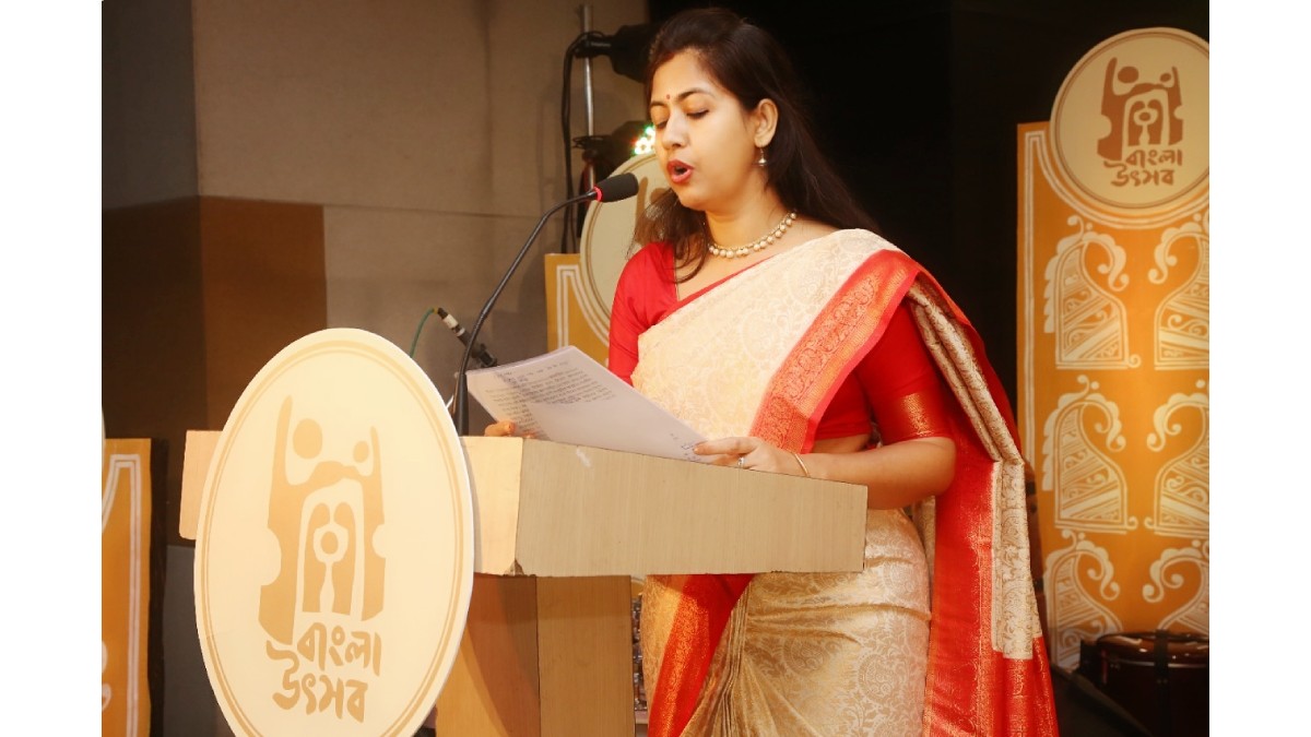 Swarnali Dhar, Assistant Director, The Bengal Chamber, introducing the Bangla Utsob