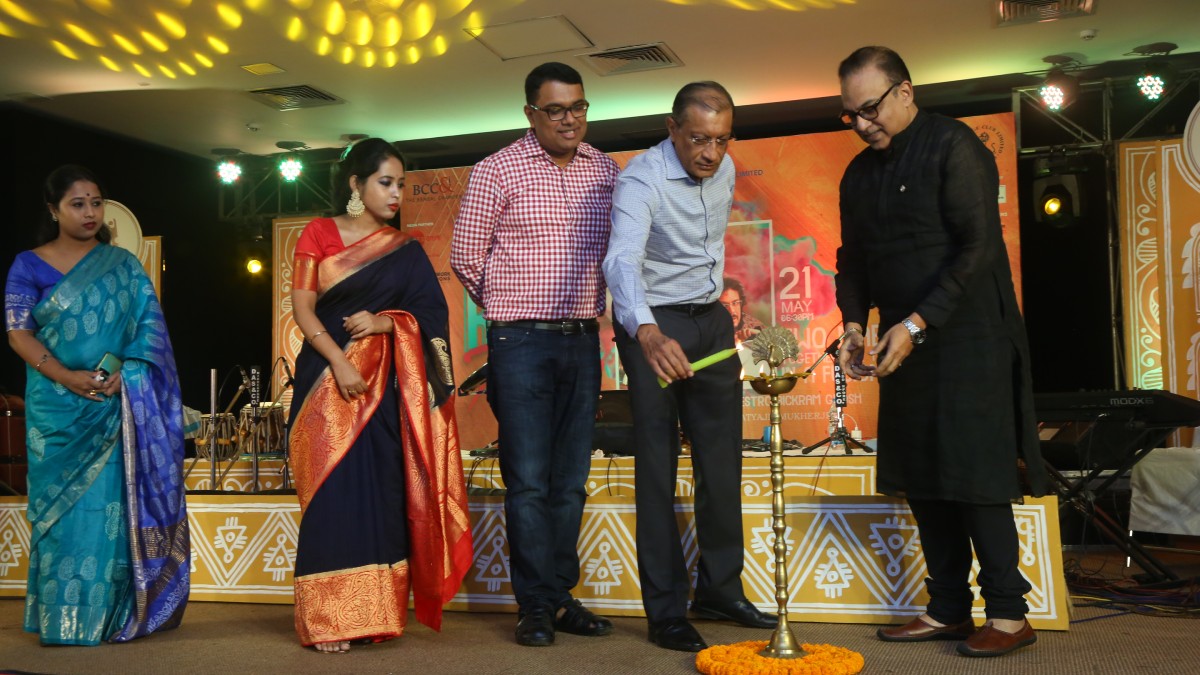 Lamp lighting by Mr. Arindam Sil, Chairperson, Films, Music and Entertainment Committee The Bengal Chamber, Mr. Arnab Basu, Advisory Leader, Pricewaterhouse Coopers Pvt. Ltd. and Vice President The Bengal Chamber, Mr. Joydeep Datta Gupta, Partner Deloitte India and President Tollygunge Club