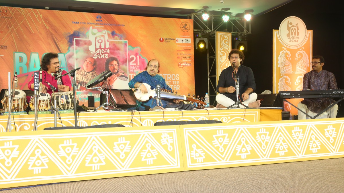 Pandit Bickram Ghosh, Pandit Tejendra Narayan Majumdar and Shri Nirmalya Roy and Shri Pulock Sarkar during performance