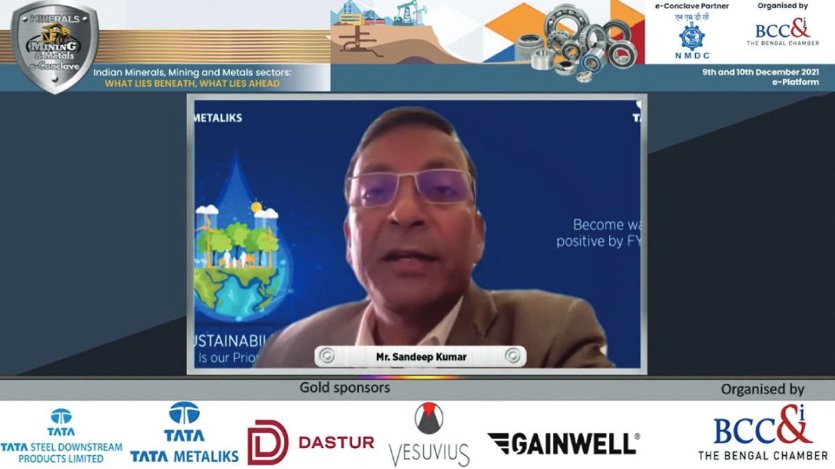 Mr. Sandeep Kumar, Chairperson, Metals Committee and Managing Director, Tata Metaliks Limited, giving the Vote of Thanks at the inaugural session of Day 1 of the Conclave