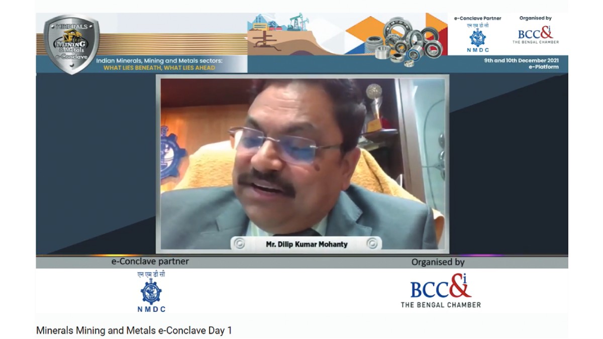 Mr. Dilip kumar Mohanty, Director Production, NMDC Ltd. speaking at the Experts Roundtable− “Indian Minerals and Mining sectors: What Lies Beneath, What Lies Ahead”