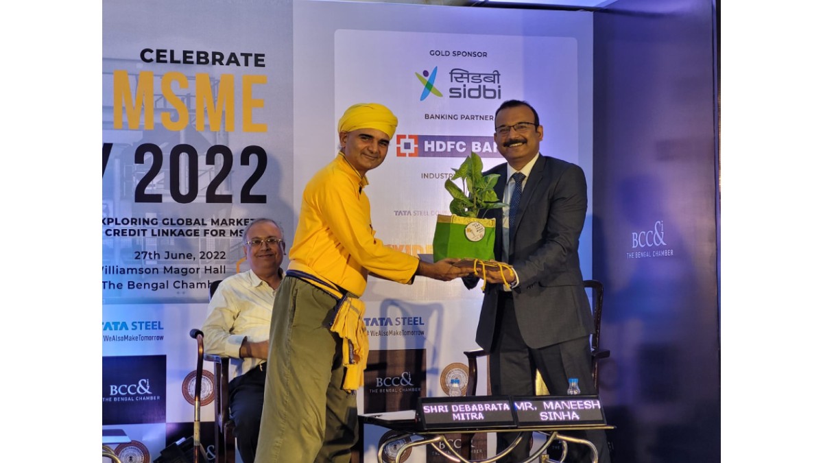 Felicitation Mr. Maneesh Sinha, Senior Vice President, HDFC Bank