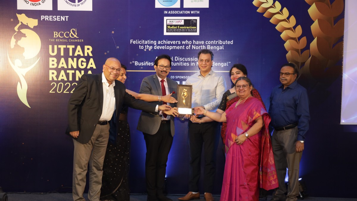 The Uttar Banga Ratna Sherar Shera Somman was awarded to Padma Shri Harshavardhan Neotia. The award was collected by Mr. Mukesh Sharma, Head North Bengal Initiatives of the Ambuja Neotia Group. The award was handed over by The Education Committee members of The Bengal Chamber